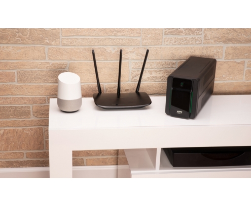 APC sistema de alimentación ininterrumpida (UPS) LÍnea interactiva 950 VA, 520 W, 4 salidas AC Negro
