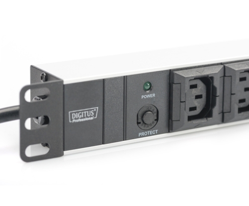Digitus Regleta de enchufes con perfil de aluminio, 10 tomas, enchufe IEC C14 con cable de 2 m