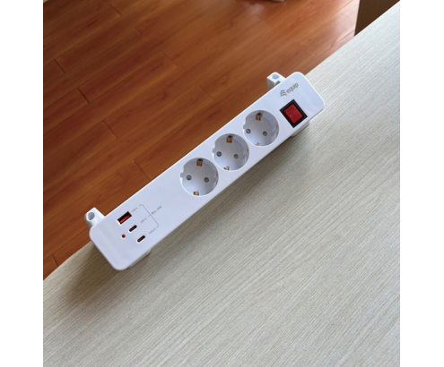 Equip 245556 base múltiple 2 m 3 salidas AC Interior Blanco