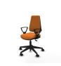 Piqueras y Crespo Elche AS similpiel naranja brazos fijos base piramidal ruedas nailon 65mm