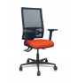 Piqueras y Crespo Silla Bormate asincro malla negra asiento bali naranja oscuro brazos 2D ruedas 65mm