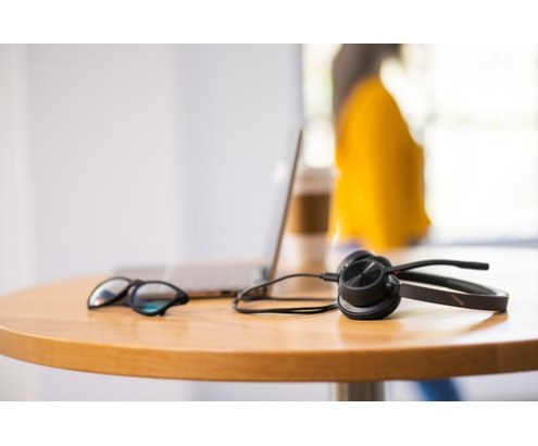 POLY Auriculares Voyager 4320 USB-C