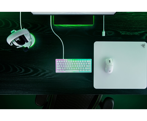 Razer RZ03-04981700-R3M1 teclado Juego USB QWERTY Inglés internacional Blanco