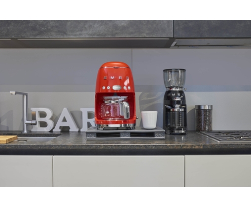 Smeg DCF02RDEU cafetera eléctrica Totalmente automática Cafetera de filtro 1,4 L